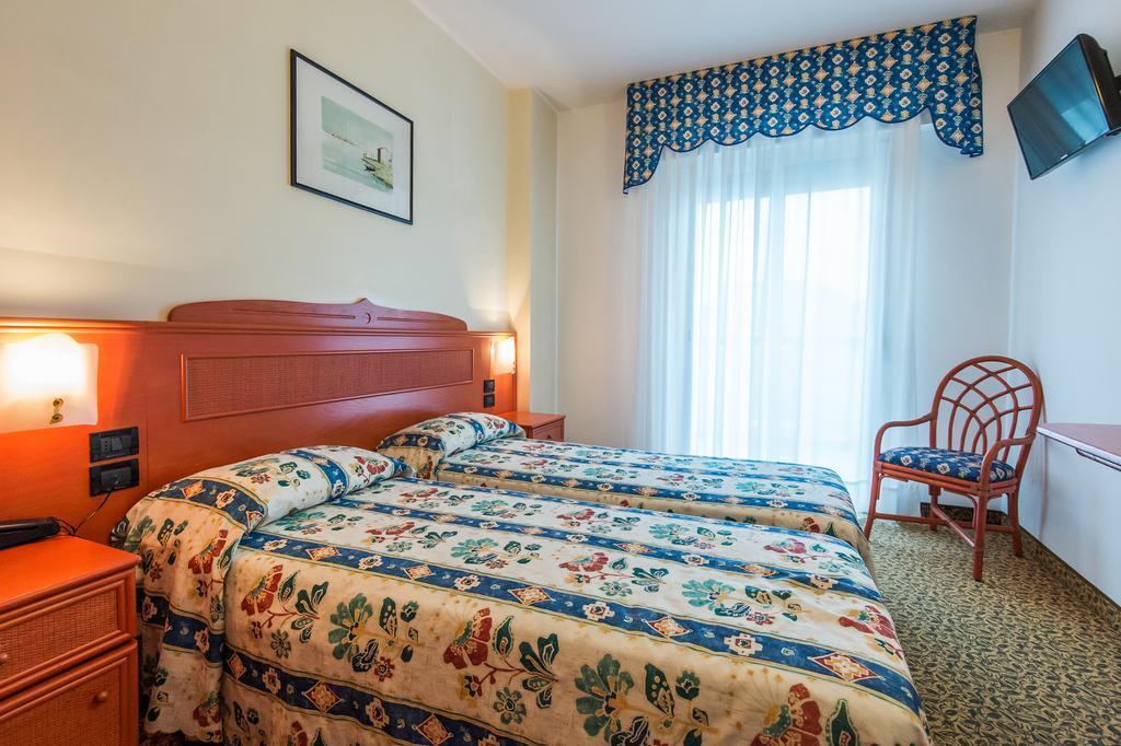 Hotel Brioni Mare Lido di Jesolo Buitenkant foto